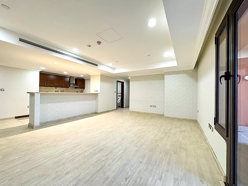 Spacious 2-Bedroom Apartment in The Pearl | City & Sea Views | Rented - Photo 2