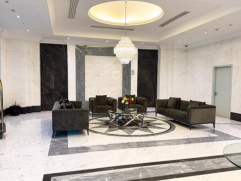 Spacious 2-Bedroom Apartment in The Pearl | City & Sea Views | Rented - Photo 4