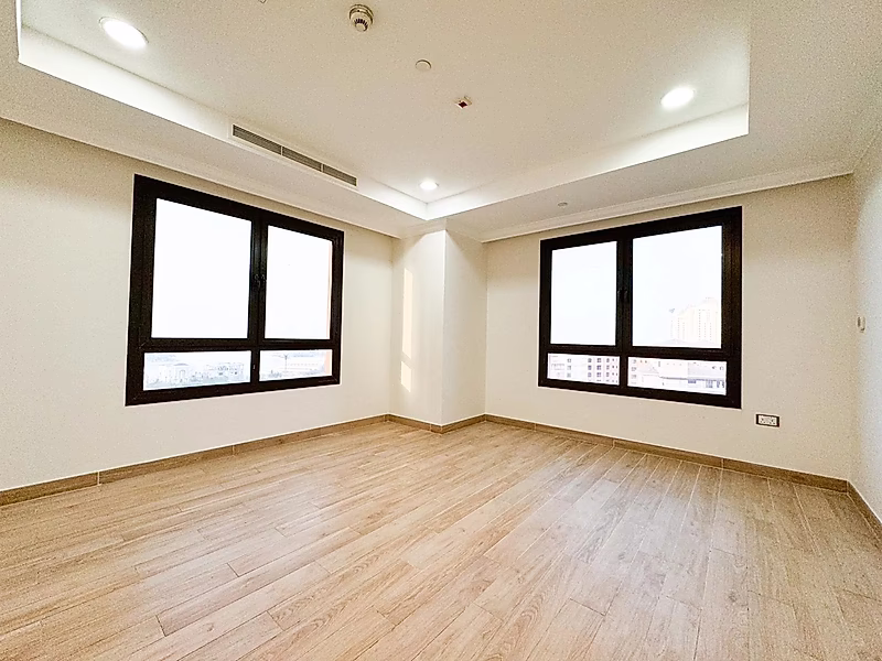 Spacious 2-Bedroom Apartment in The Pearl | City & Sea Views | Rented - Photo 5