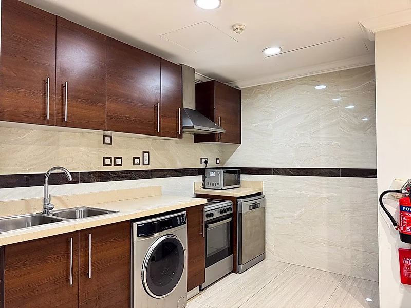 Spacious 2-Bedroom Apartment in The Pearl | City & Sea Views | Rented - Photo 8