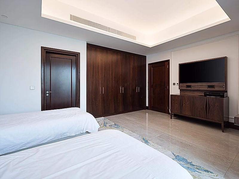 Luxury 4-Bedroom Duplex Townhouse with Private Pool & Panoramic Sea Views at St. Regis Marsa Arabia – The Pearl - Photo 9