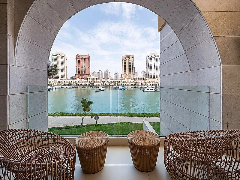 Luxury 4-Bedroom Duplex Townhouse with Private Pool & Panoramic Sea Views at St. Regis Marsa Arabia – The Pearl - Photo 12