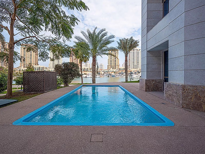 Luxury 4-Bedroom Duplex Townhouse with Private Pool & Panoramic Sea Views at St. Regis Marsa Arabia – The Pearl - Photo 16