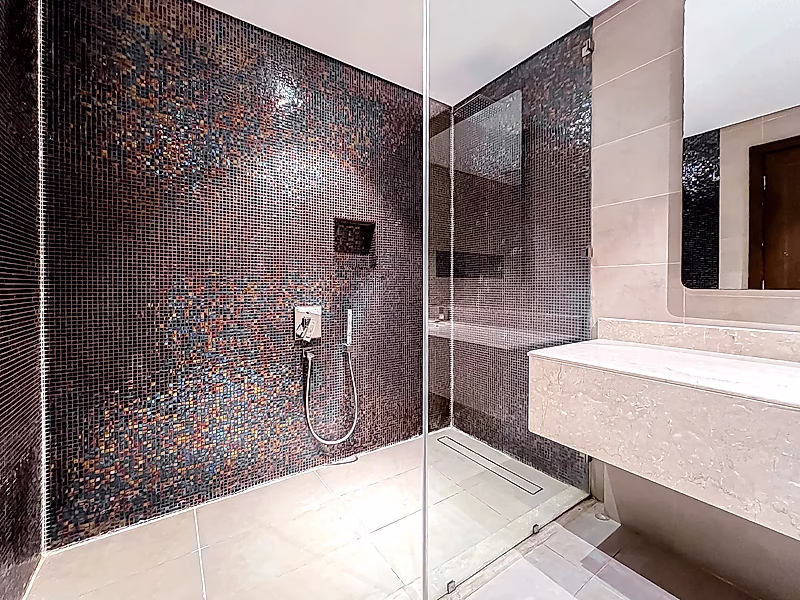 Luxury 1 Bedroom Apartment | Fully Furnished - Photo 7