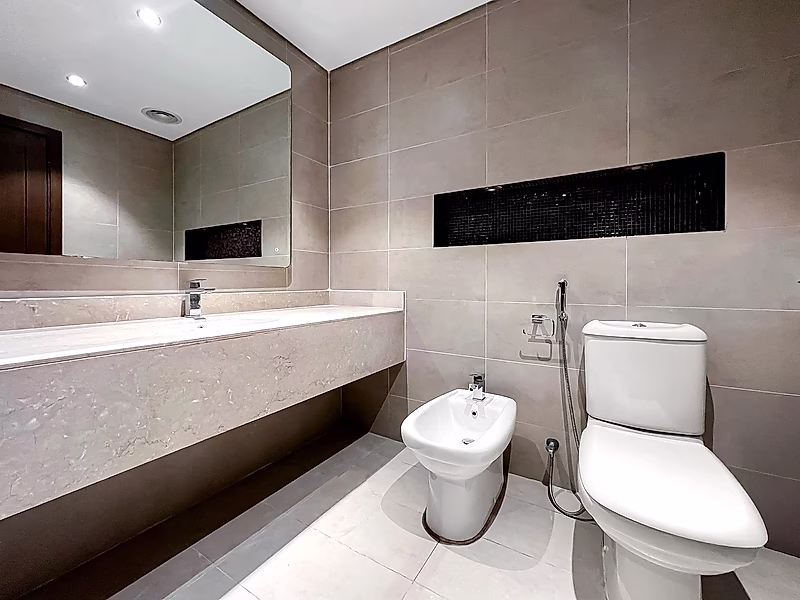 Luxury 1 Bedroom Apartment | Fully Furnished - Photo 8