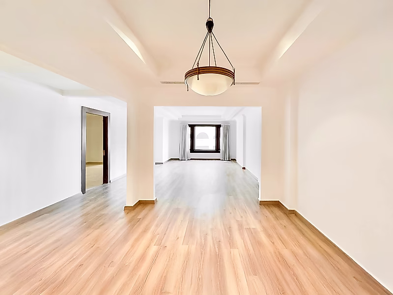 Stylish 1BR Apartment for Sale | Ideal Investment - Photo 1
