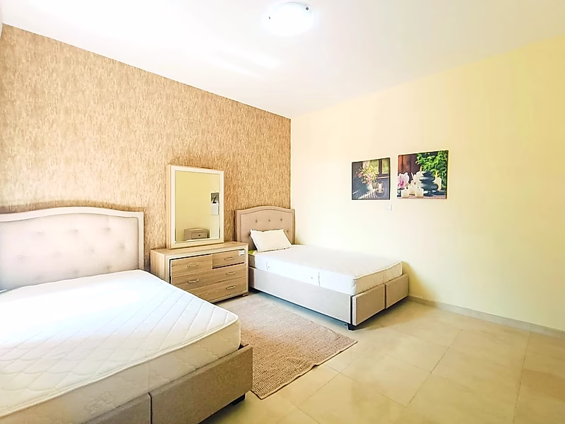 Luxurious 2BR Apartment | Fox Hills - Photo 2