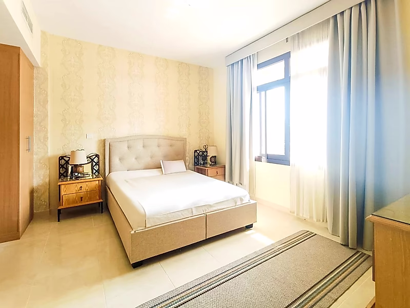 Luxurious 2BR Apartment | Fox Hills - Photo 4