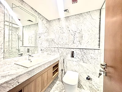 Sophisticated Living | Luxe Marina Escape