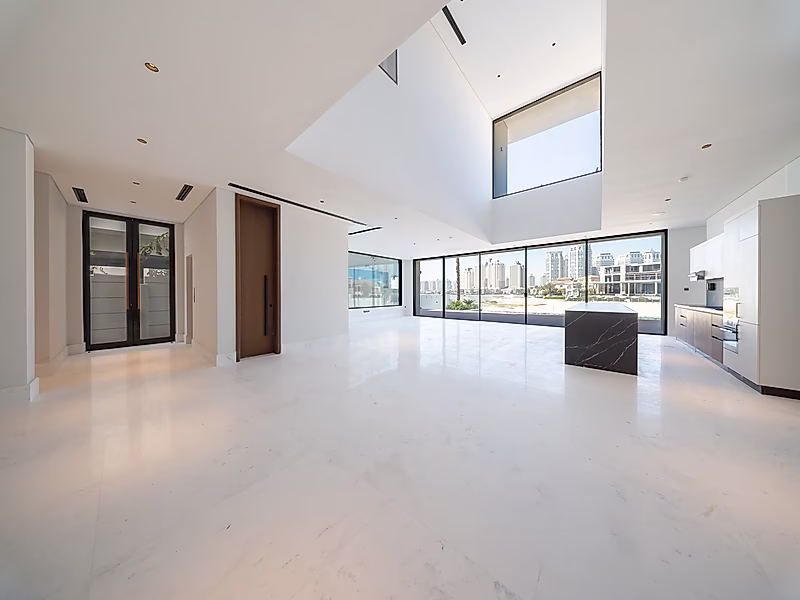 Iconic Ultra-Luxury Beachfront Villa of Unmatched Prestige - Photo 2