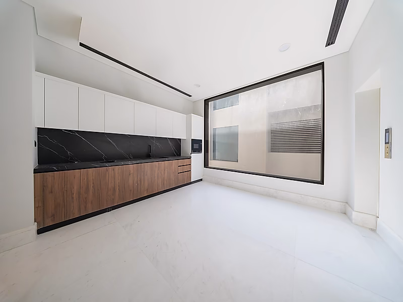 Iconic Ultra-Luxury Beachfront Villa of Unmatched Prestige - Photo 11