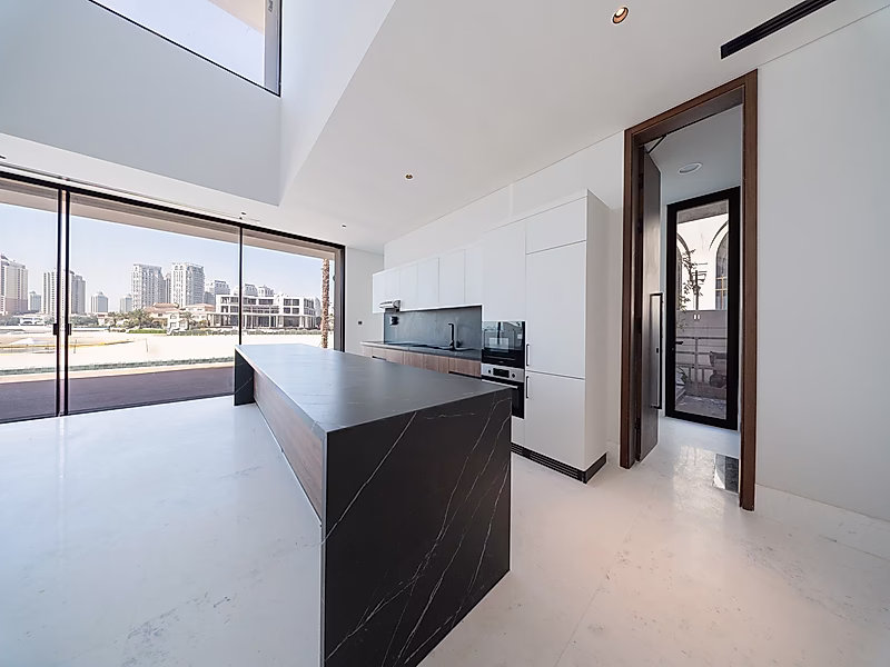 Iconic Ultra-Luxury Beachfront Villa of Unmatched Prestige - Photo 22
