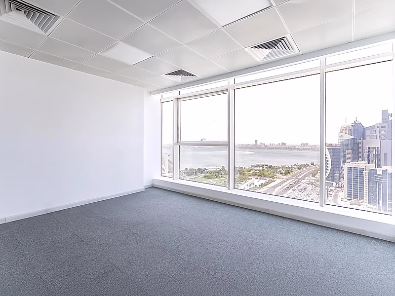 Premium 200 SQM Fully Fitted Office – Sea & City Views – West Bay - Photo 2