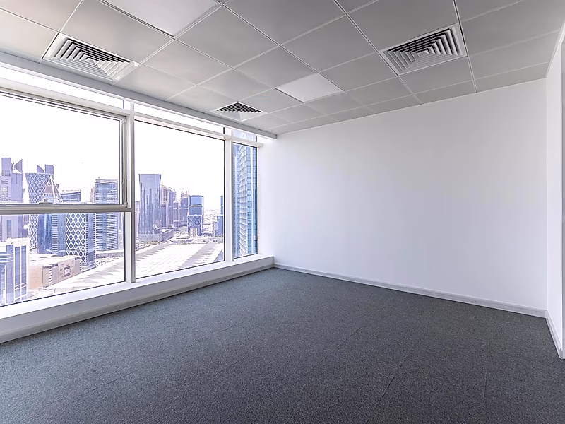 Premium 200 SQM Fully Fitted Office – Sea & City Views – West Bay - Photo 3