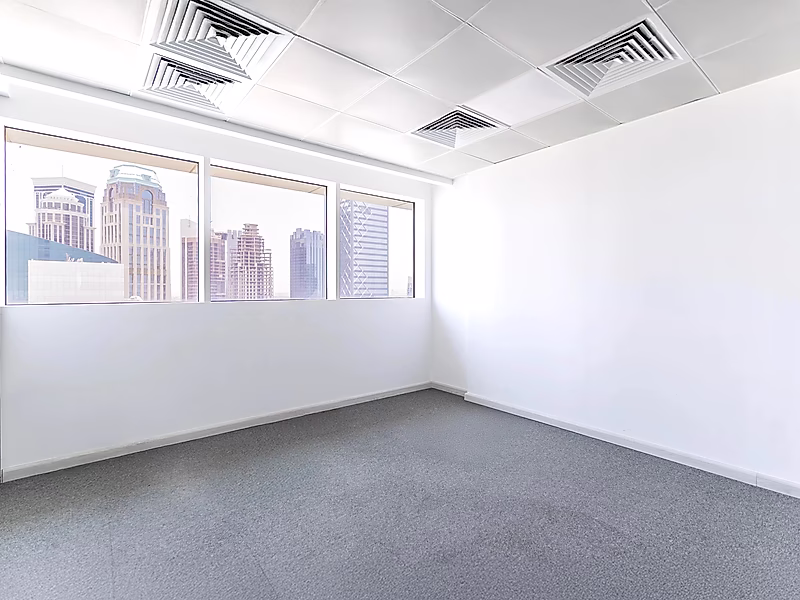 Premium 200 SQM Fully Fitted Office – Sea & City Views – West Bay - Photo 1