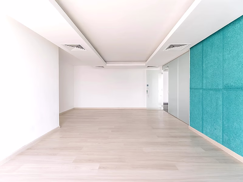 Premium 200 SQM Fully Fitted Office – Sea & City Views – West Bay - Photo 6