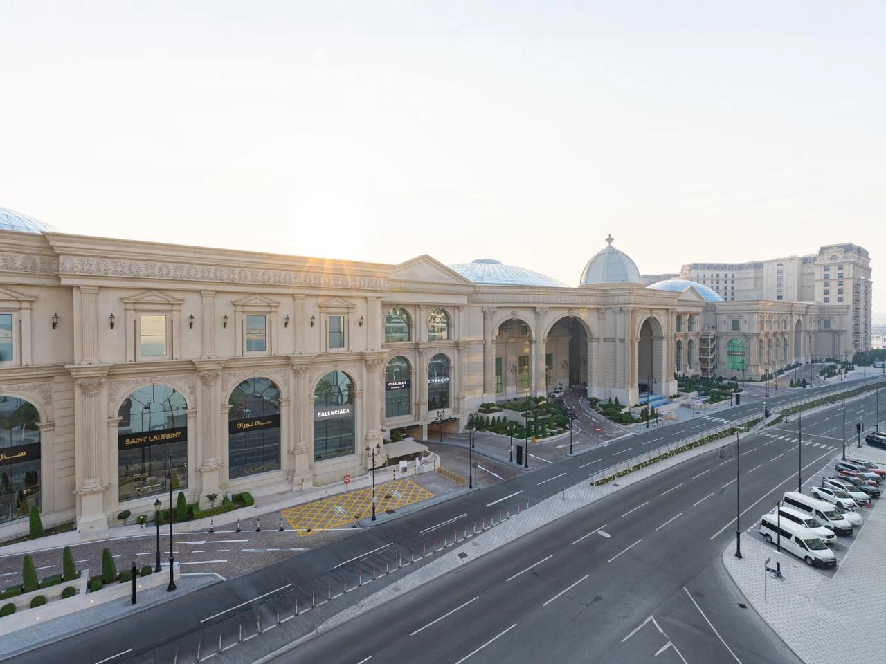 Prime One-Bedroom Apartment with Vendôme Mall View in Lusail - Photo 1