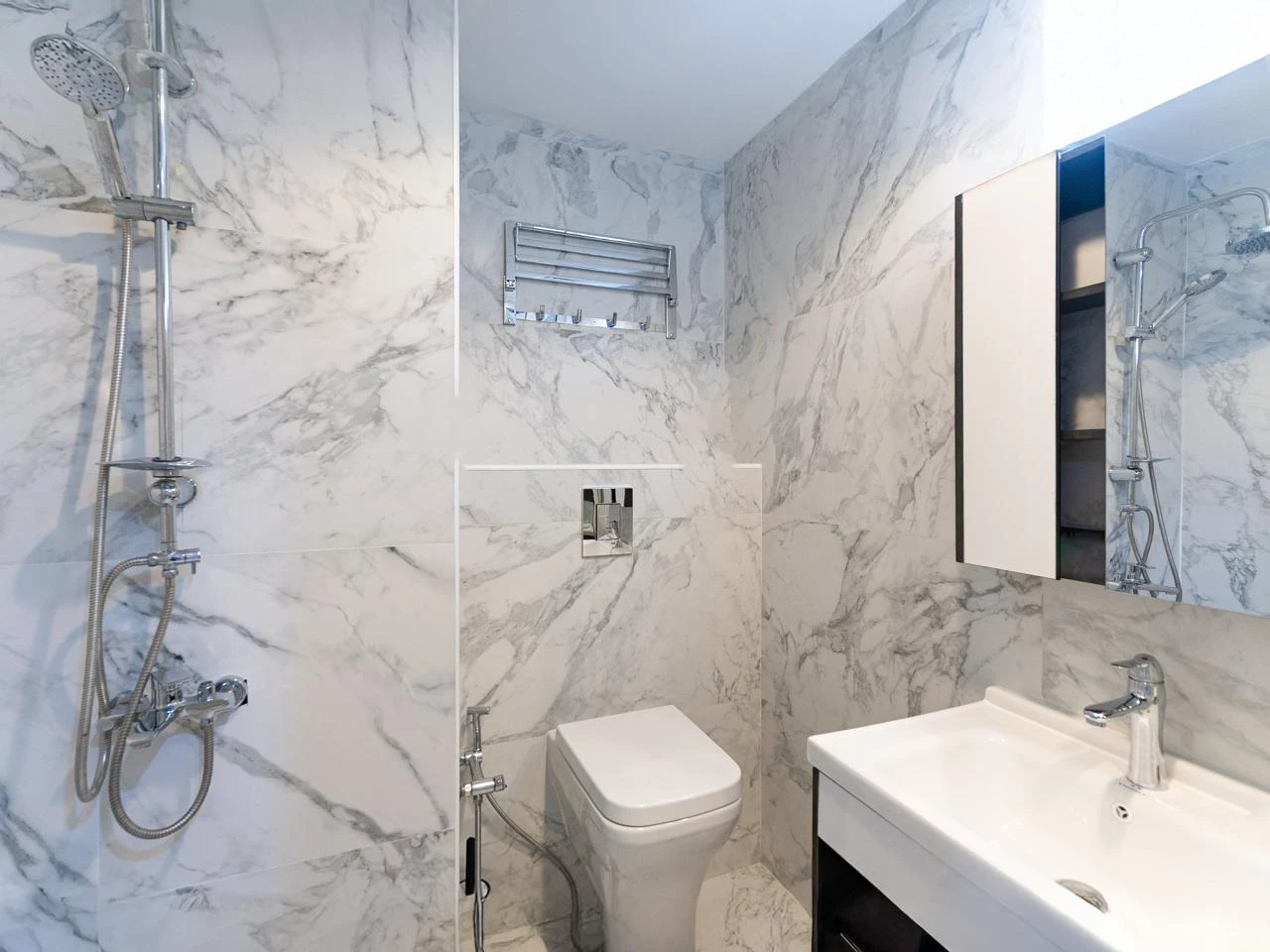 Prime One-Bedroom Apartment with Vendôme Mall View in Lusail - Photo 7