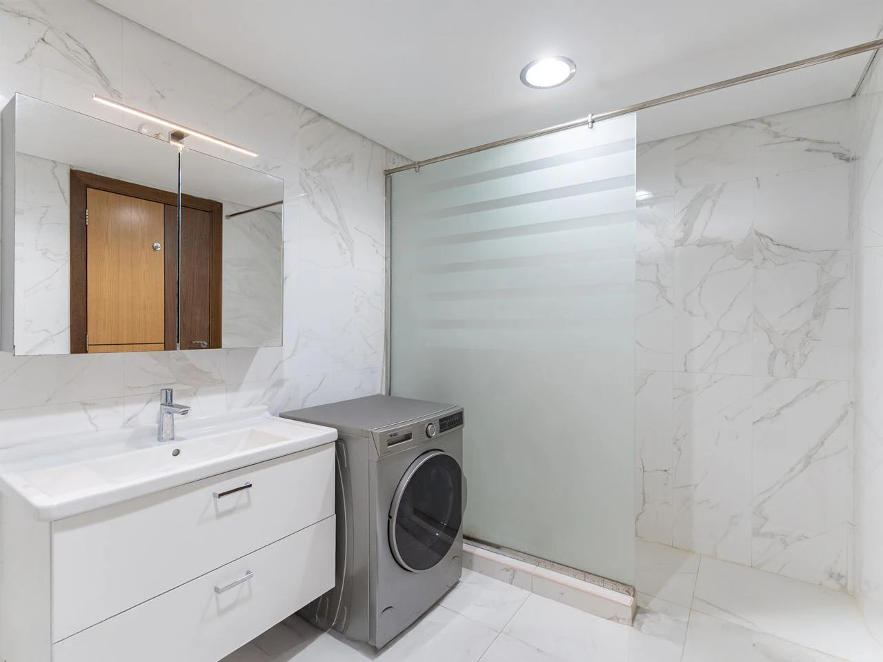 Prime One-Bedroom Apartment with Vendôme Mall View in Lusail - Photo 8