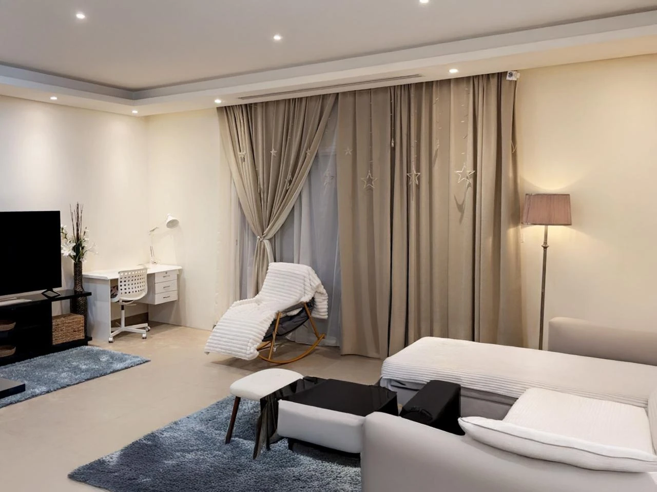 GREAT INVESMENT WITH TITLE DEED! CHARMING 2 BEDROOM | LUSAIL - Photo 1
