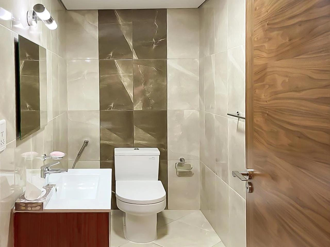 GREAT INVESMENT WITH TITLE DEED! CHARMING 2 BEDROOM | LUSAIL - Photo 6