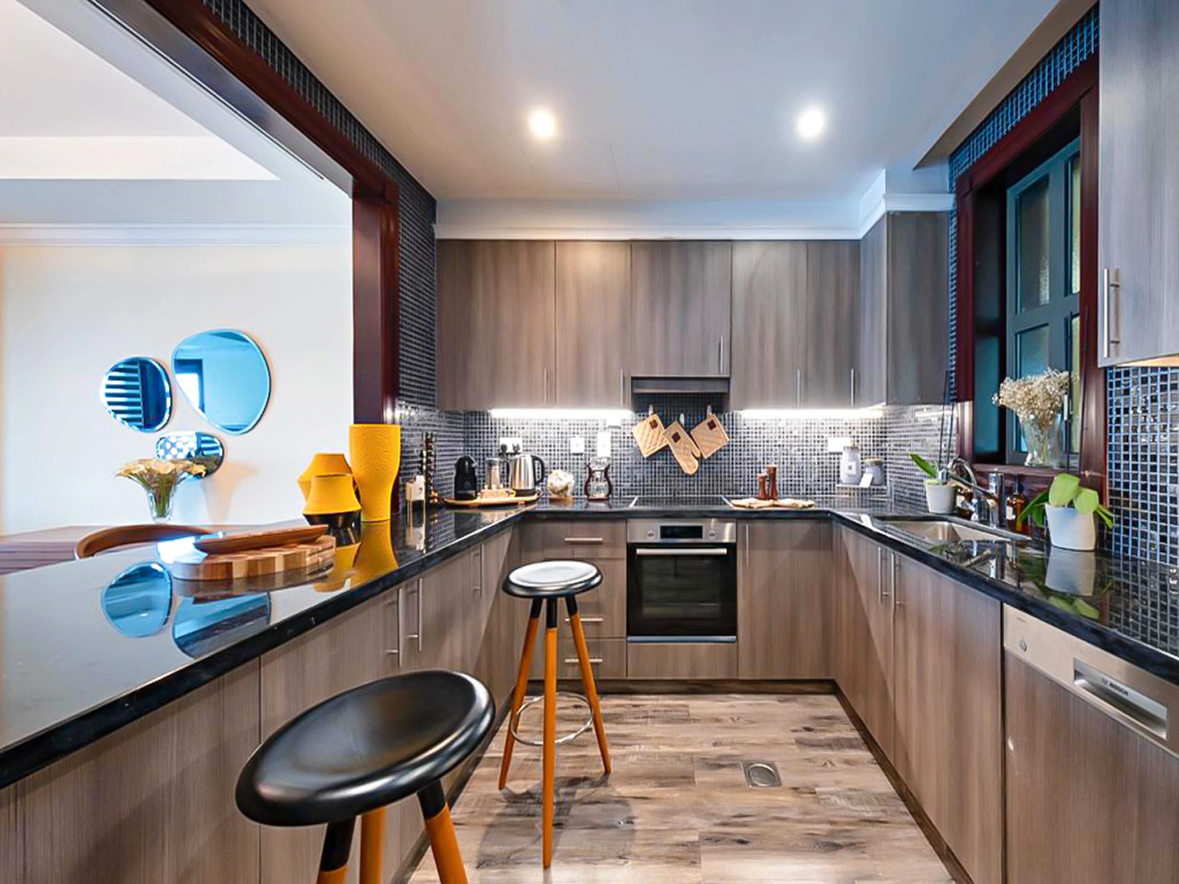 STYLISHLY REDFINED 1-BEDROOM TOWNHOUSE | MARINA VIEW | PORTO