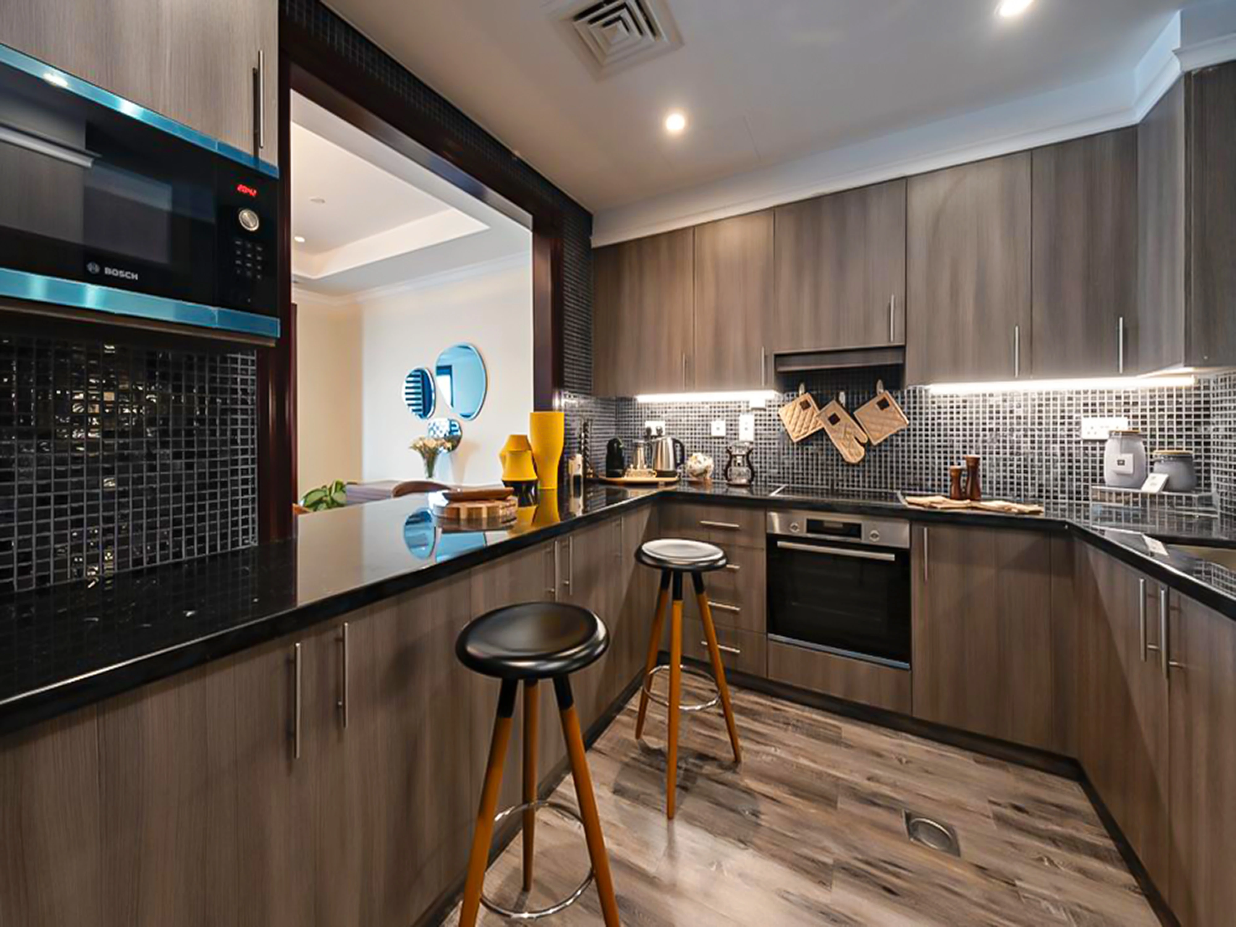 STYLISHLY REDFINED 1-BEDROOM TOWNHOUSE | MARINA VIEW | PORTO