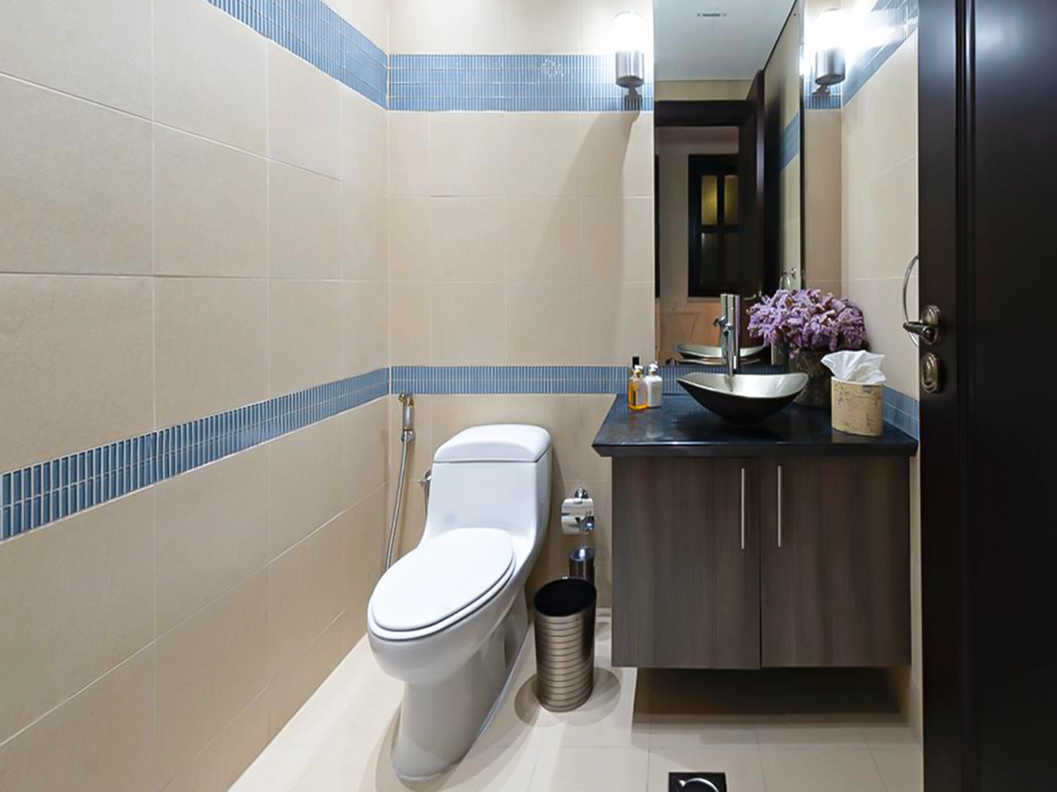 STYLISHLY REDFINED 1-BEDROOM TOWNHOUSE | MARINA VIEW | PORTO