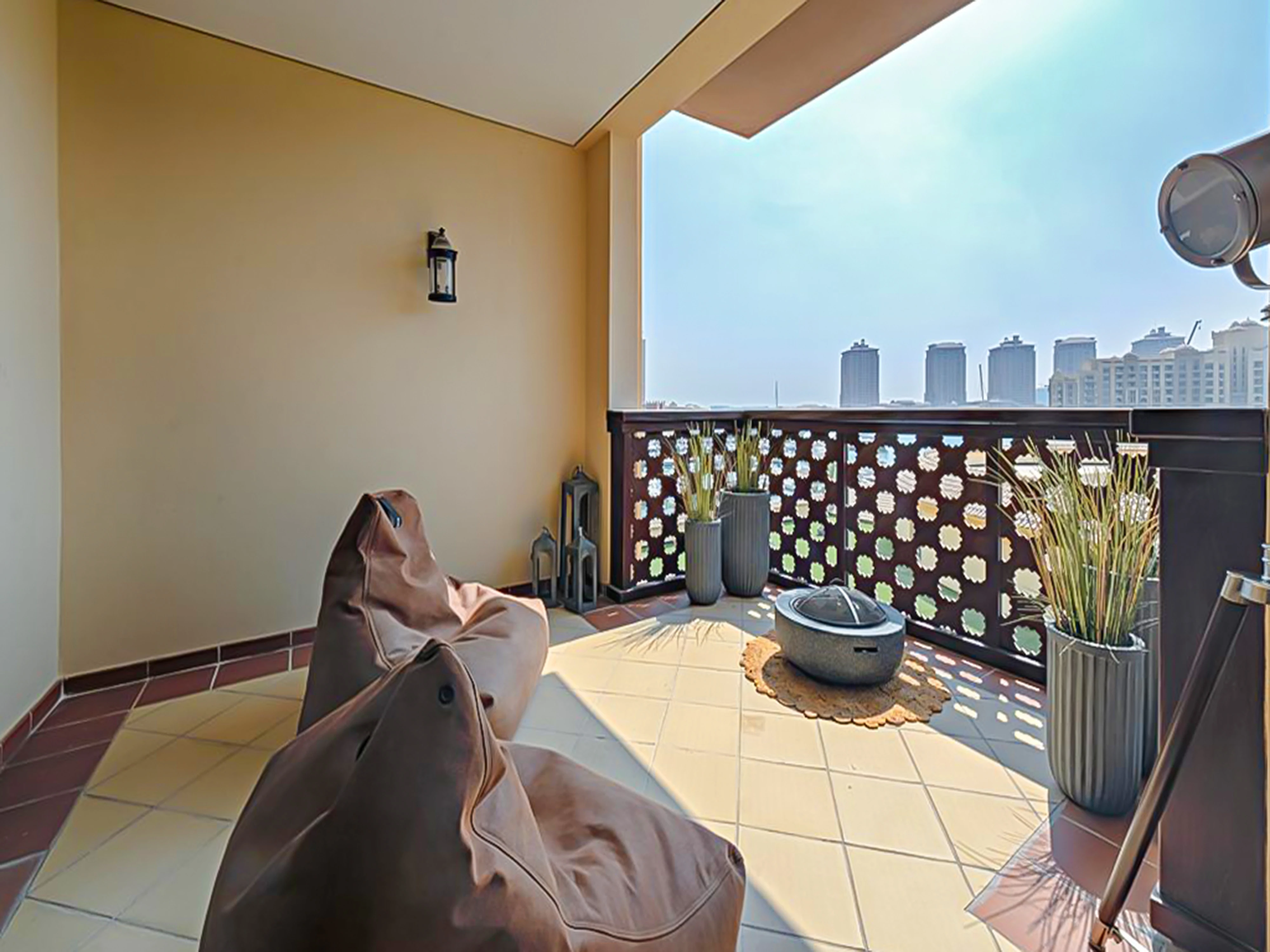 STYLISHLY REDFINED 1-BEDROOM TOWNHOUSE | MARINA VIEW | PORTO