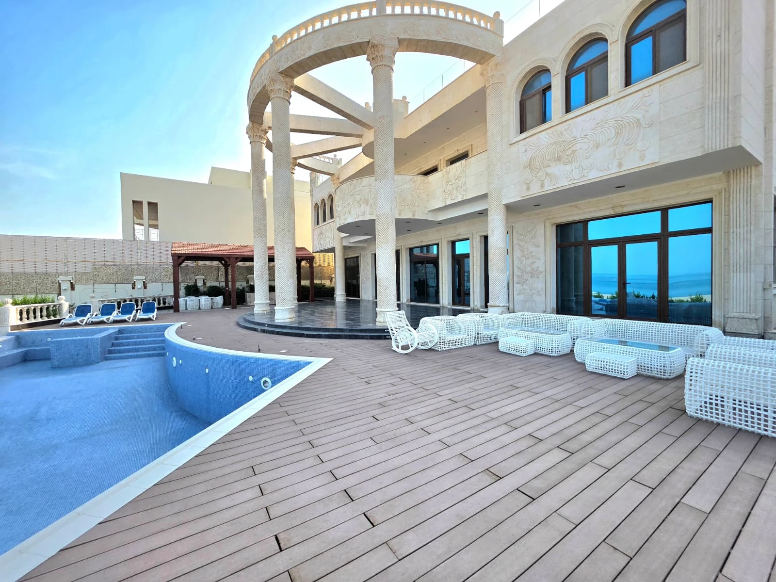 Royal Living in The Pearl-Qatar | Private Palace with Beach Access & Ultimate Privacy - Photo 2