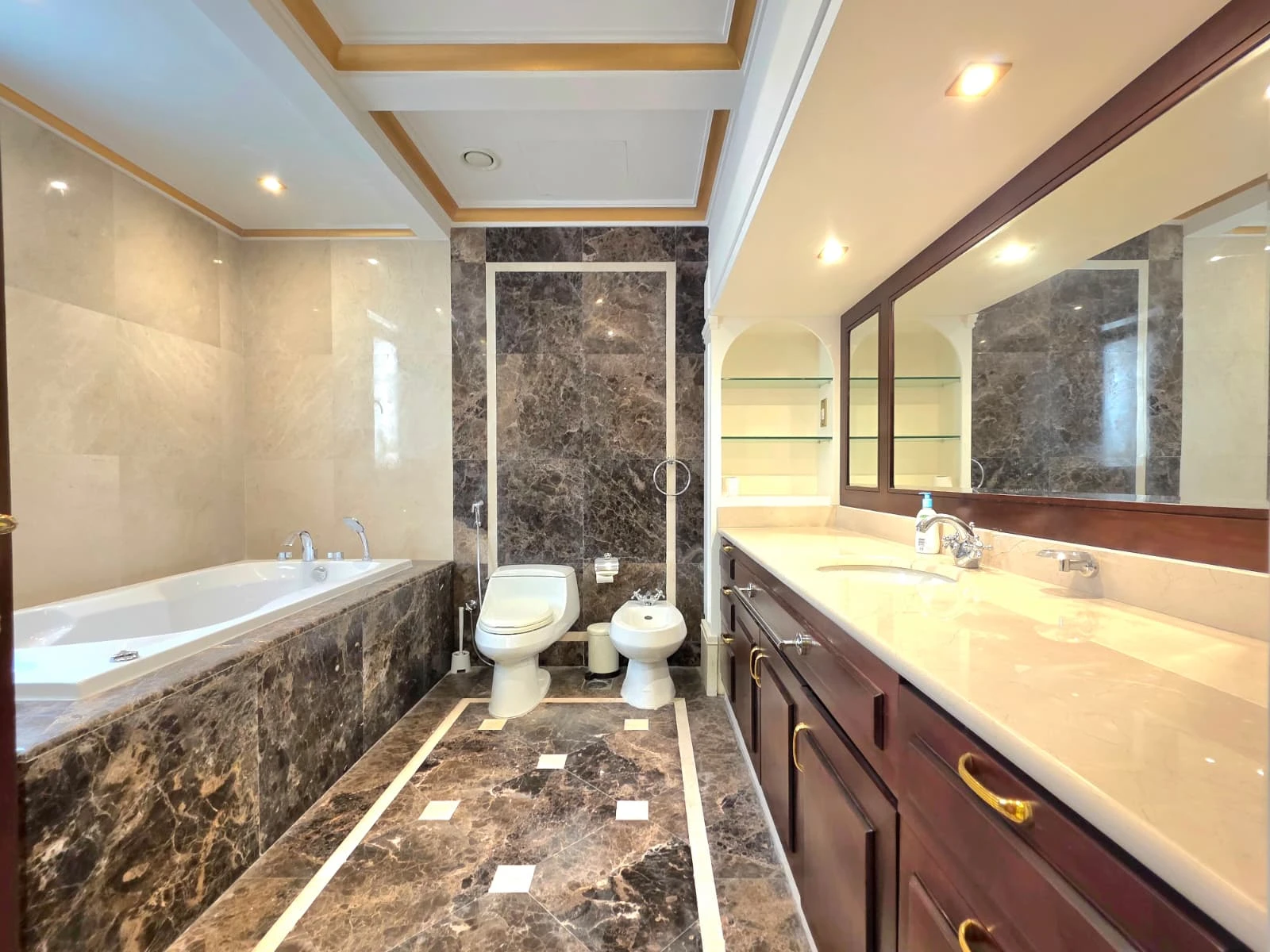 Royal Living in The Pearl-Qatar | Private Palace with Beach Access & Ultimate Privacy