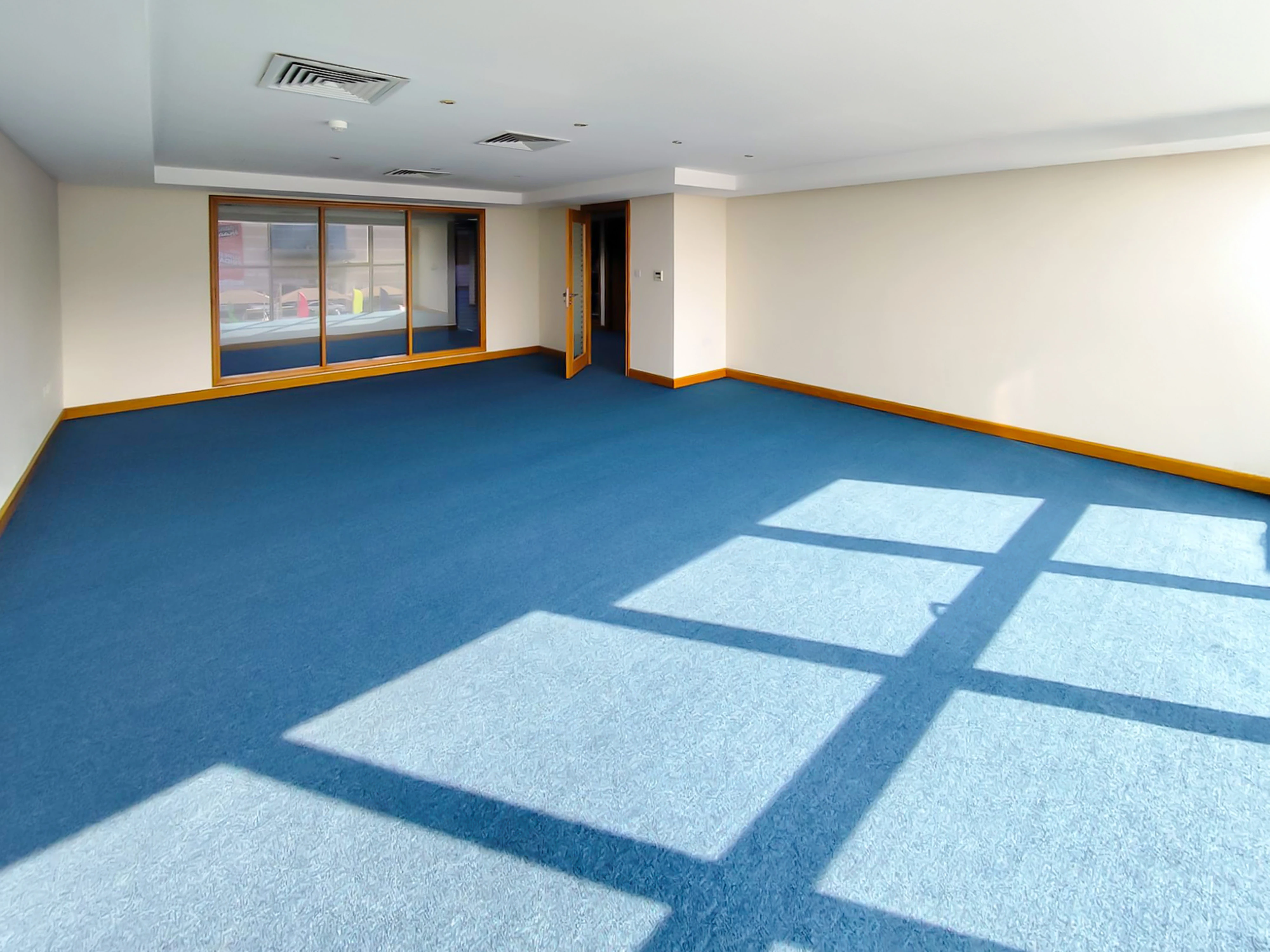 Stylish 386sqm Office | Premium Amenities | D Ring - Photo 3