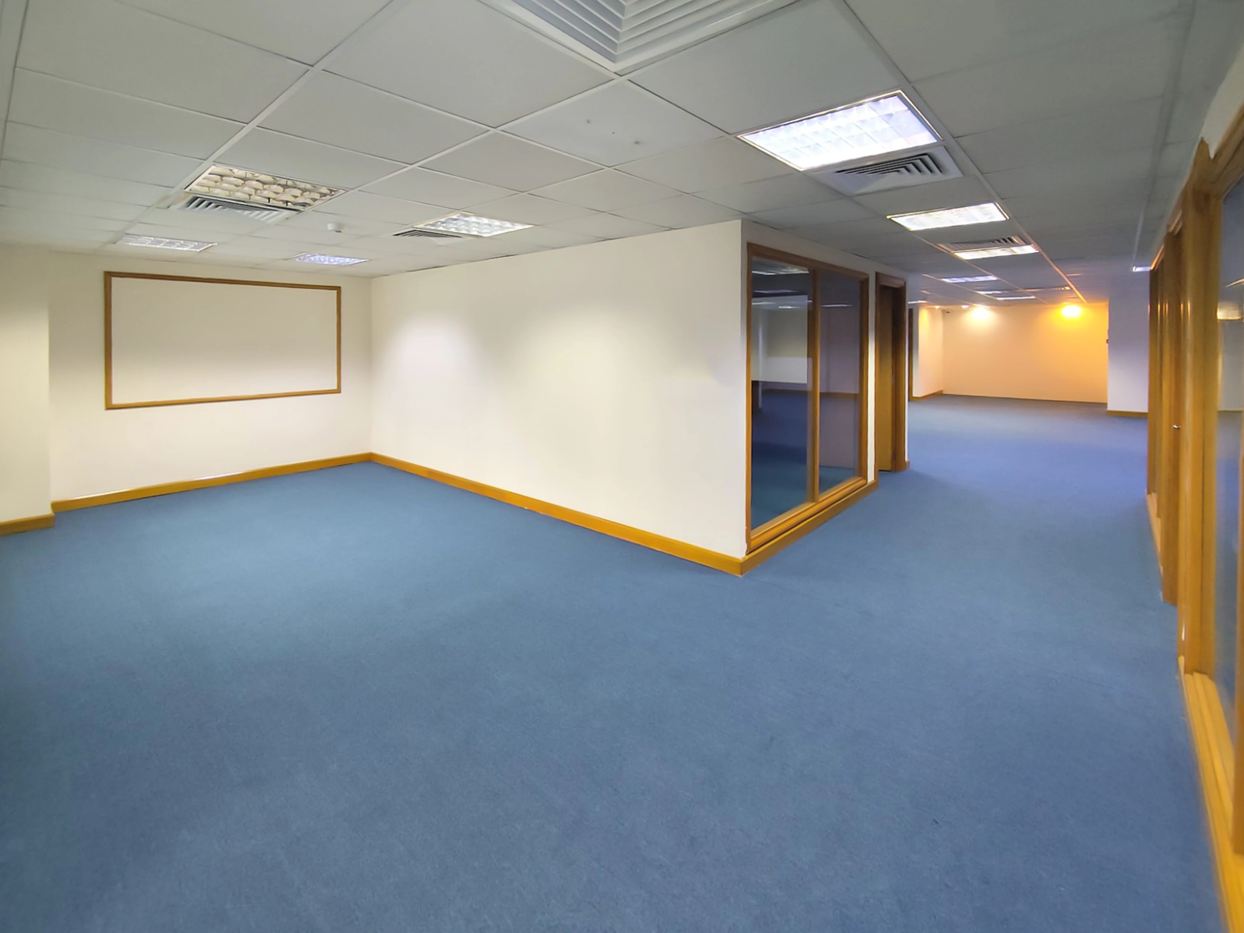 Stylish 386sqm Office | Premium Amenities | D Ring - Photo 9