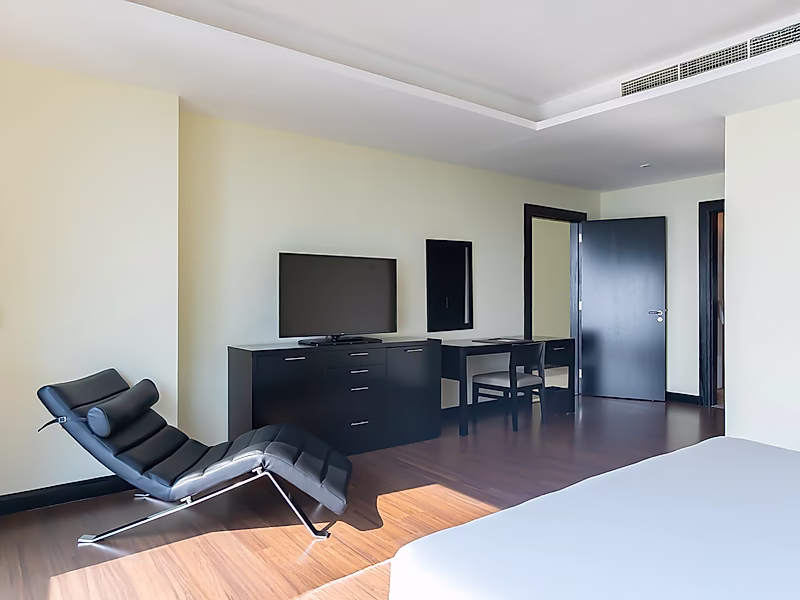 SERVICED TRIPLEX PENTHOUSE | ALL INCLUSIVE 4BR+MAID | WEST BAY - Photo 15