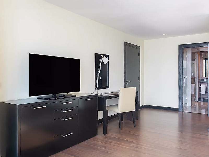 SERVICED TRIPLEX PENTHOUSE | ALL INCLUSIVE 4BR+MAID | WEST BAY - Photo 16