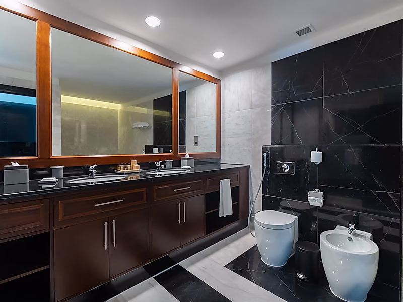 SERVICED TRIPLEX PENTHOUSE | ALL INCLUSIVE 4BR+MAID | WEST BAY - Photo 20