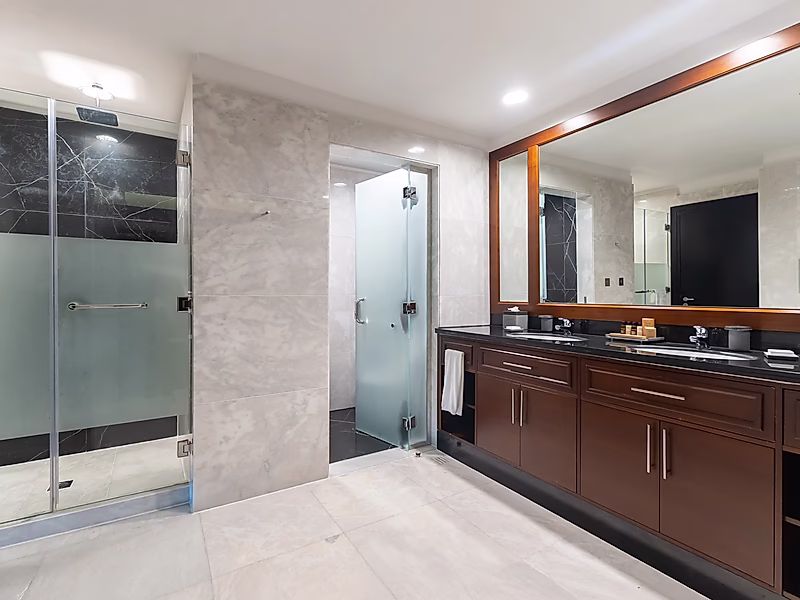 SERVICED TRIPLEX PENTHOUSE | ALL INCLUSIVE 4BR+MAID | WEST BAY - Photo 24