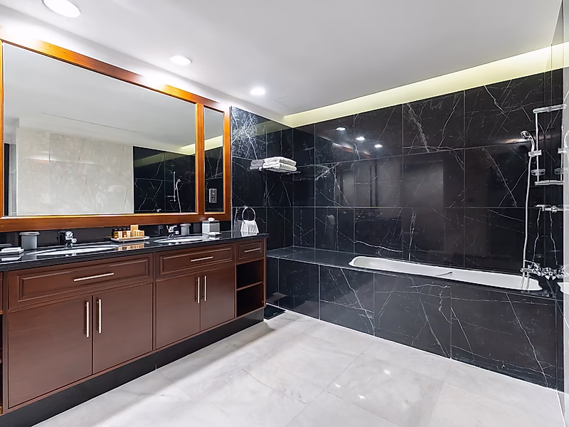 SERVICED TRIPLEX PENTHOUSE | ALL INCLUSIVE 4BR+MAID | WEST BAY - Photo 25