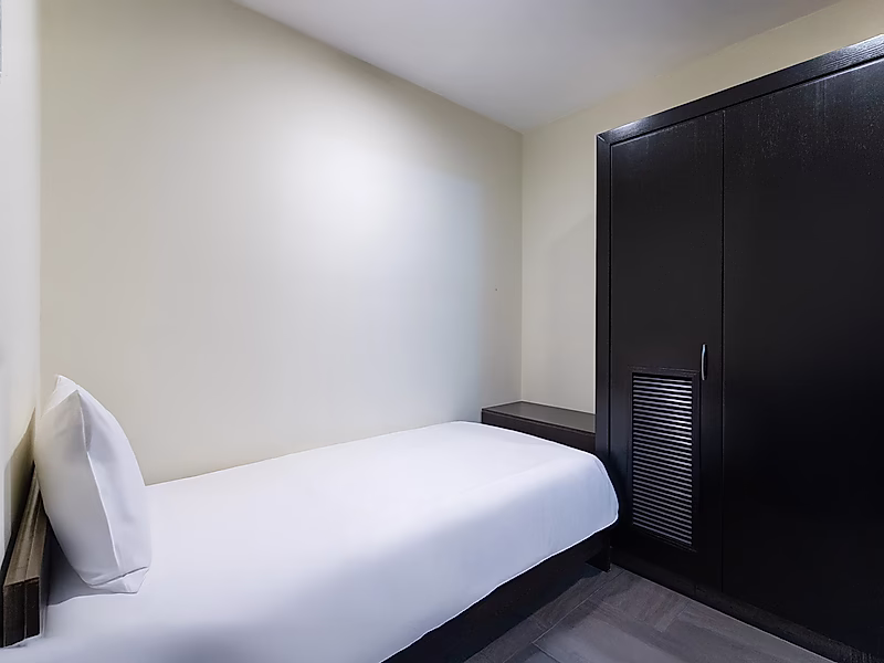 SERVICED TRIPLEX PENTHOUSE | ALL INCLUSIVE 4BR+MAID | WEST BAY - Photo 26
