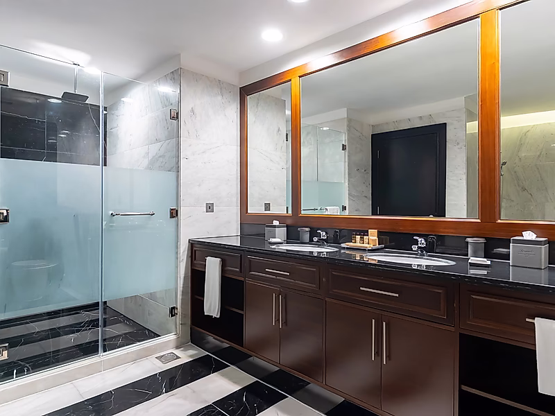 SERVICED TRIPLEX PENTHOUSE | ALL INCLUSIVE 4BR+MAID | WEST BAY - Photo 27