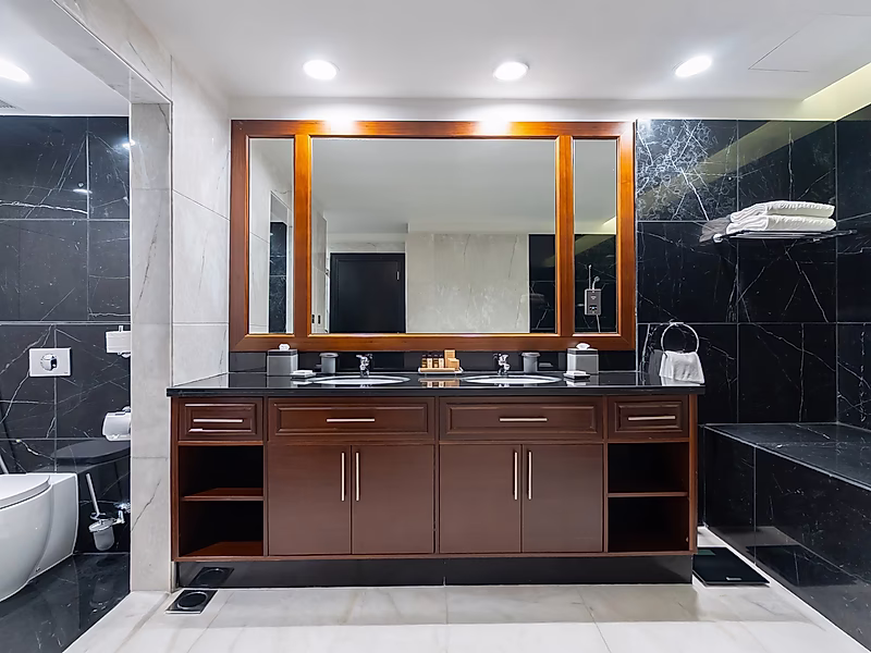 SERVICED TRIPLEX PENTHOUSE | ALL INCLUSIVE 4BR+MAID | WEST BAY - Photo 30