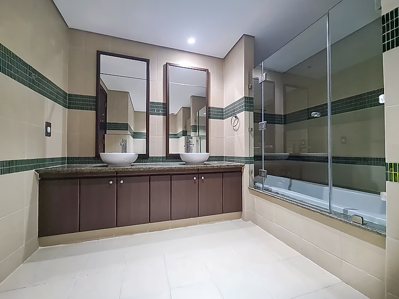 Stunning Marina and Sea views 2-Bedroom with 2 Balconies | Porto Arabia - Photo 8