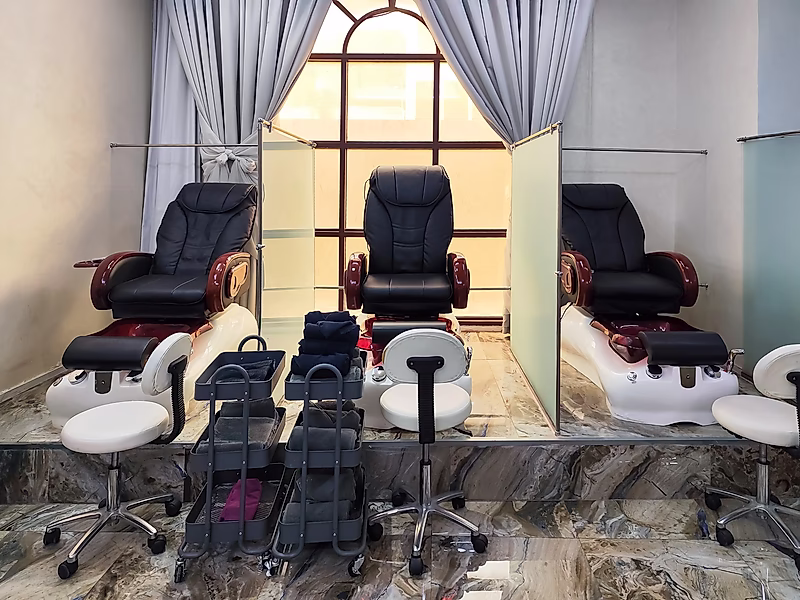 Turnkey Spa & Salon | 610 sqm Ready-to-Operate in Al Sadd - Photo 4