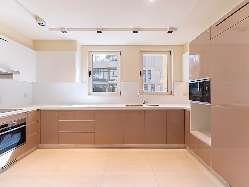 Step Into Island Luxury – 3BR+Maid Apartment, Pay 10% & Move In Now! - Photo 8