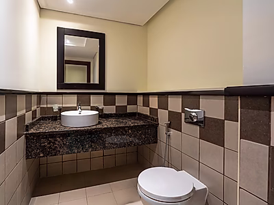 Upscale 2-Bedroom Apartment with Resort Amenities