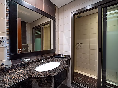 Upscale 2-Bedroom Apartment with Resort Amenities