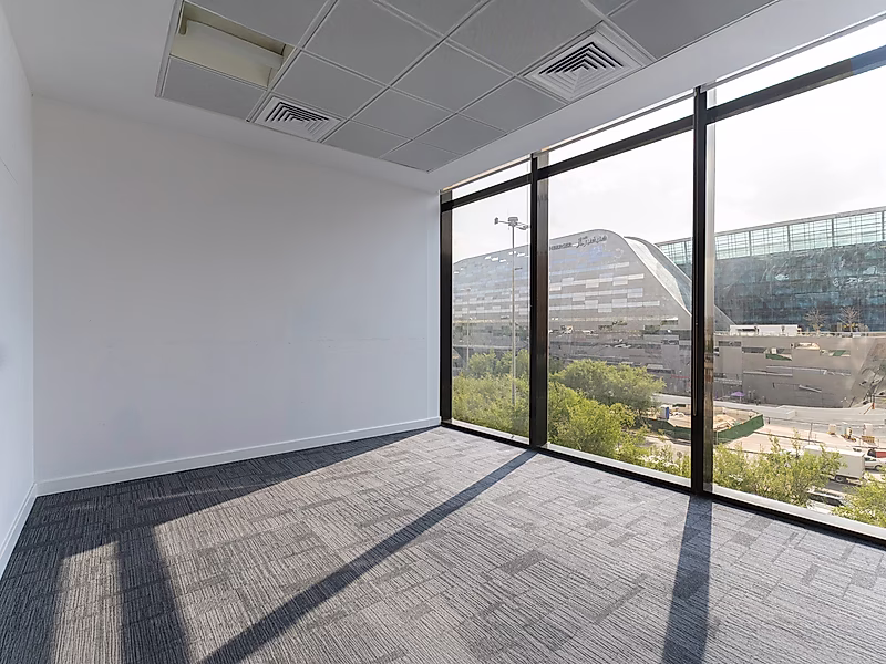 Modern 278 sqm Office with Floor-to-Ceiling Glass in Old Airport - Photo 2