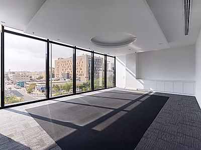 Modern 278 sqm Office with Floor-to-Ceiling Glass in Old Airport