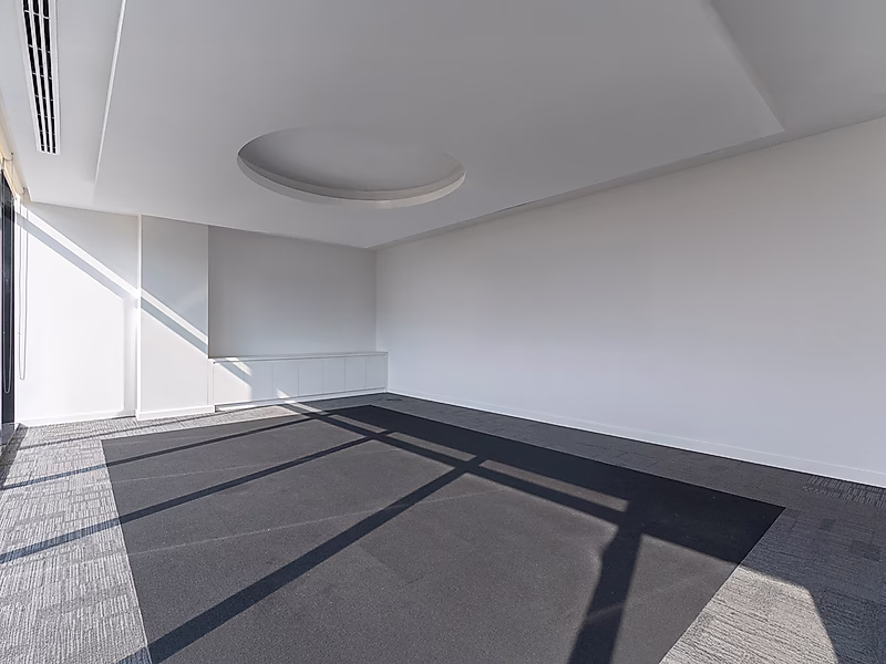 Modern 278 sqm Office with Floor-to-Ceiling Glass in Old Airport - Photo 6