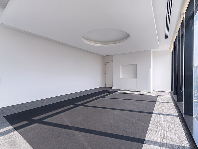 Modern 278 sqm Office with Floor-to-Ceiling Glass in Old Airport - Photo 7